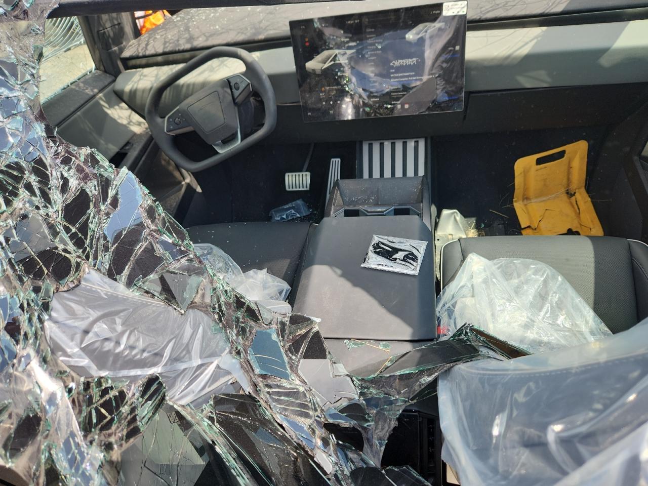 2025 Tesla Cybertruck VIN: 7G2CEHEE5SA077074 Lot: 69826955