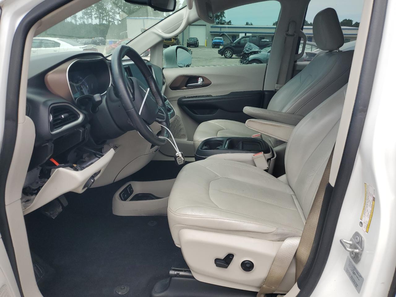 2018 Chrysler Pacifica Touring L VIN: 2C4RC1BG5JR107454 Lot: 70351995