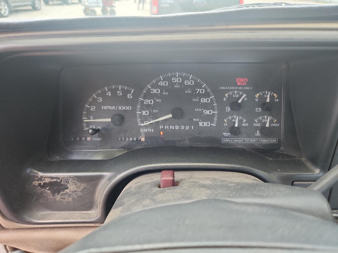 1998 Chevrolet Gmt-400 C2500 VIN: 1GBGC24R0WZ123784 Lot: 84416375