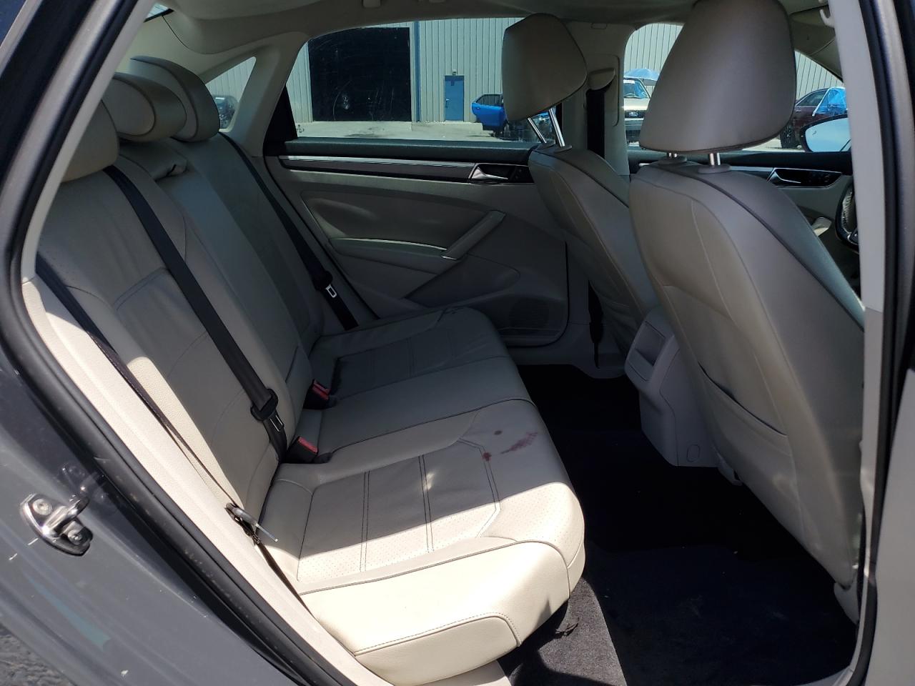 2017 Volkswagen Passat R-Line VIN: 1VWDT7A35HC040608 Lot: 84032565