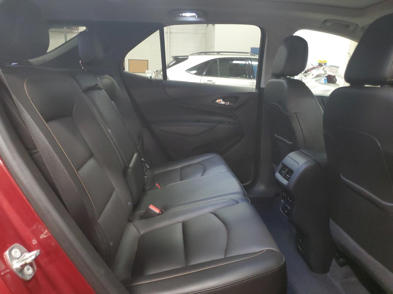 2018 Chevrolet Equinox Premier VIN: 2GNAXWEX6J6255521 Lot: 70899755