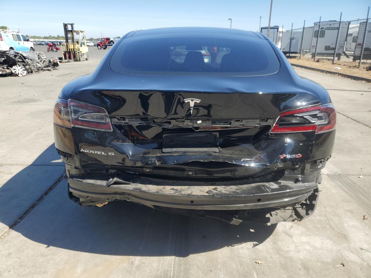 2015 Tesla Model S 85D VIN: 5YJSA1H26FFP76001 Lot: 67848405