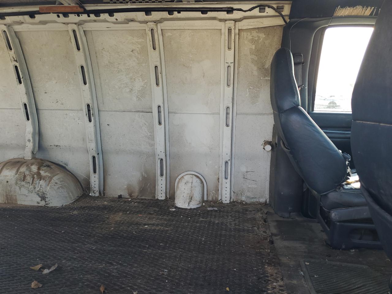 1998 Chevrolet Express G2500 VIN: 1GCFG25W0W1107308 Lot: 70307925