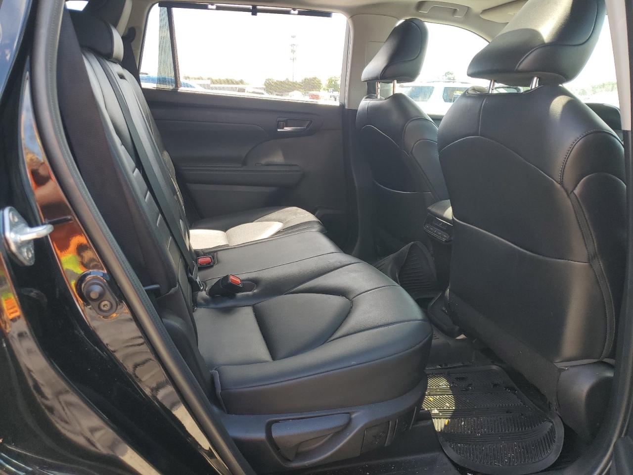 2022 Toyota Highlander Xle VIN: 5TDHZRBH2NS175693 Lot: 68895285