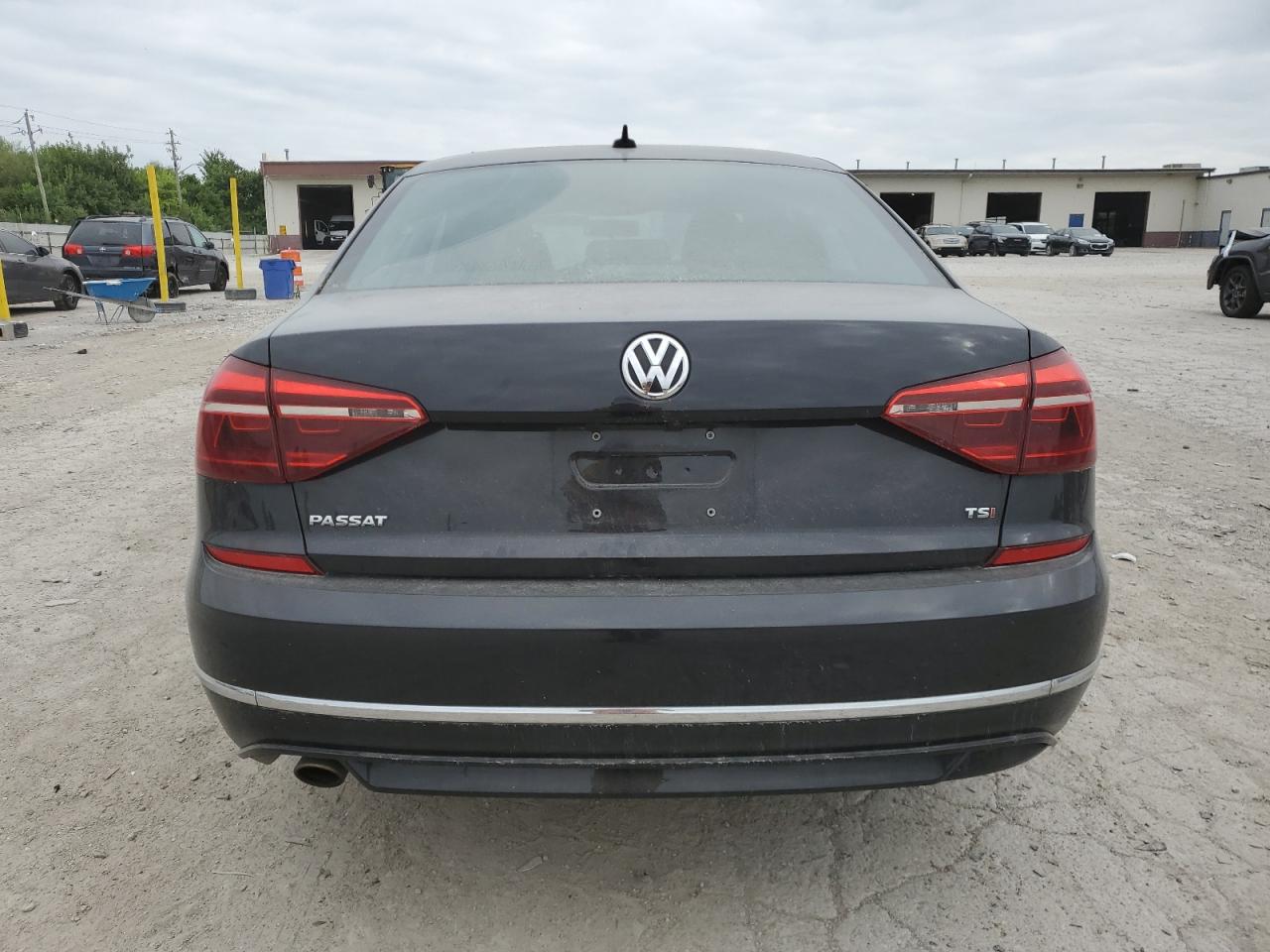 2018 Volkswagen Passat S VIN: 1VWAA7A33JC033378 Lot: 69686445