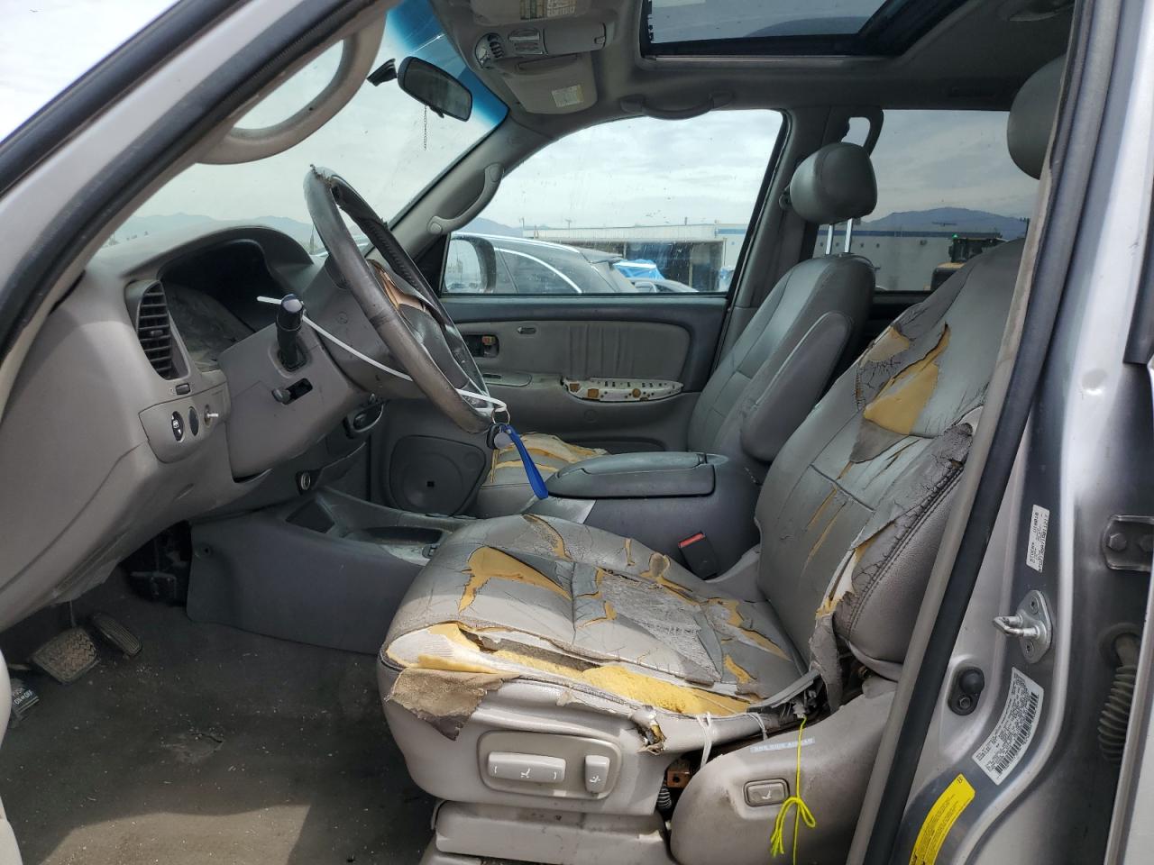 2001 Toyota Sequoia Limited VIN: 5TDZT38A71S011217 Lot: 70863185