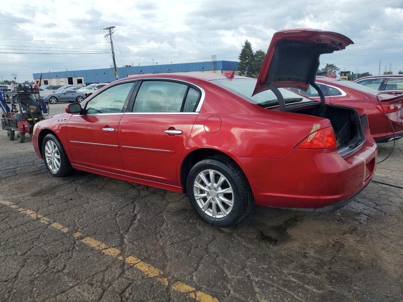 1G4HA5EM3BU134002 BUICK LUCERNE 2011 RED Photo 2