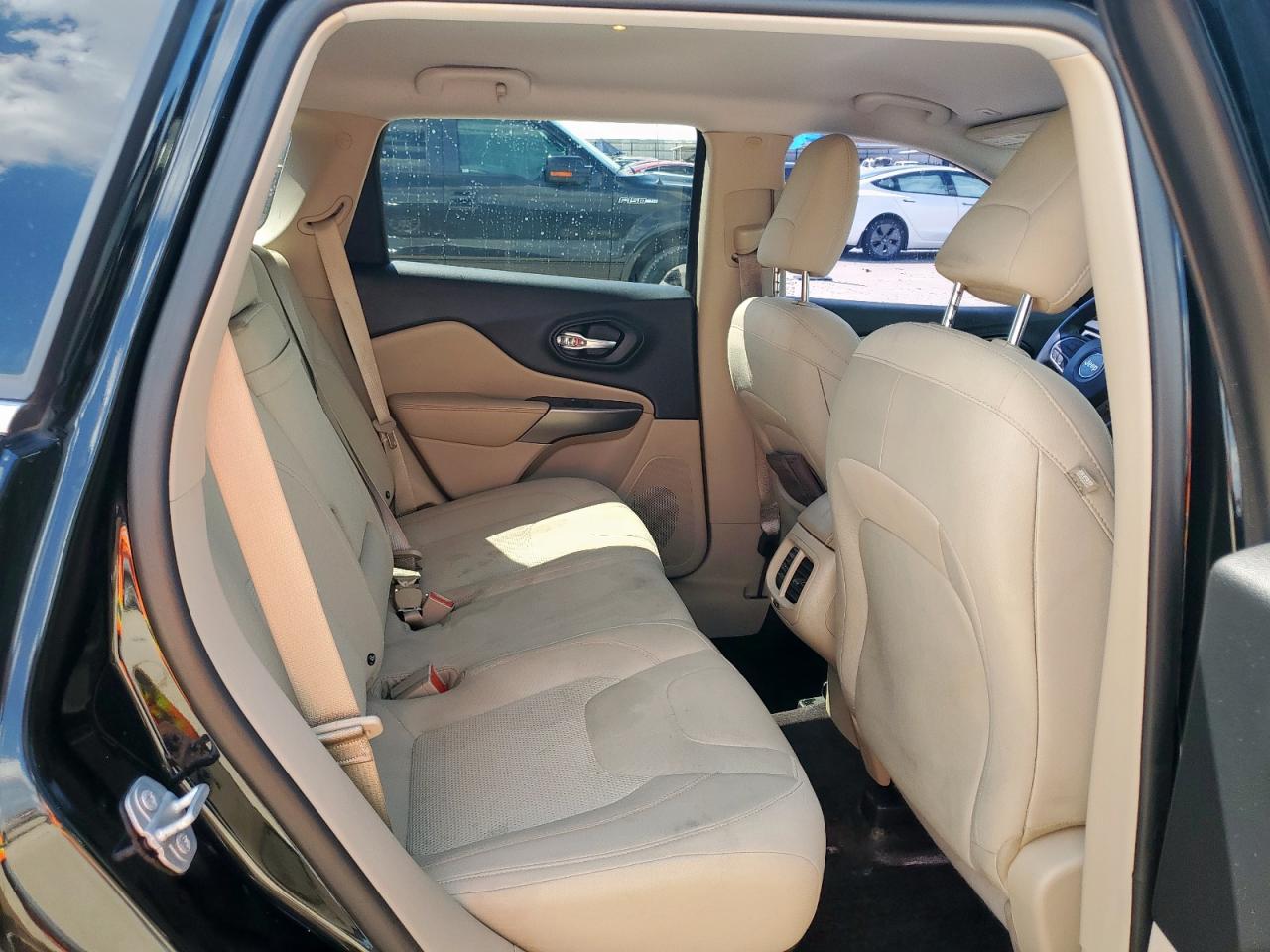 2019 Jeep Cherokee Latitude VIN: 1C4PJLCB9KD108977 Lot: 65929835