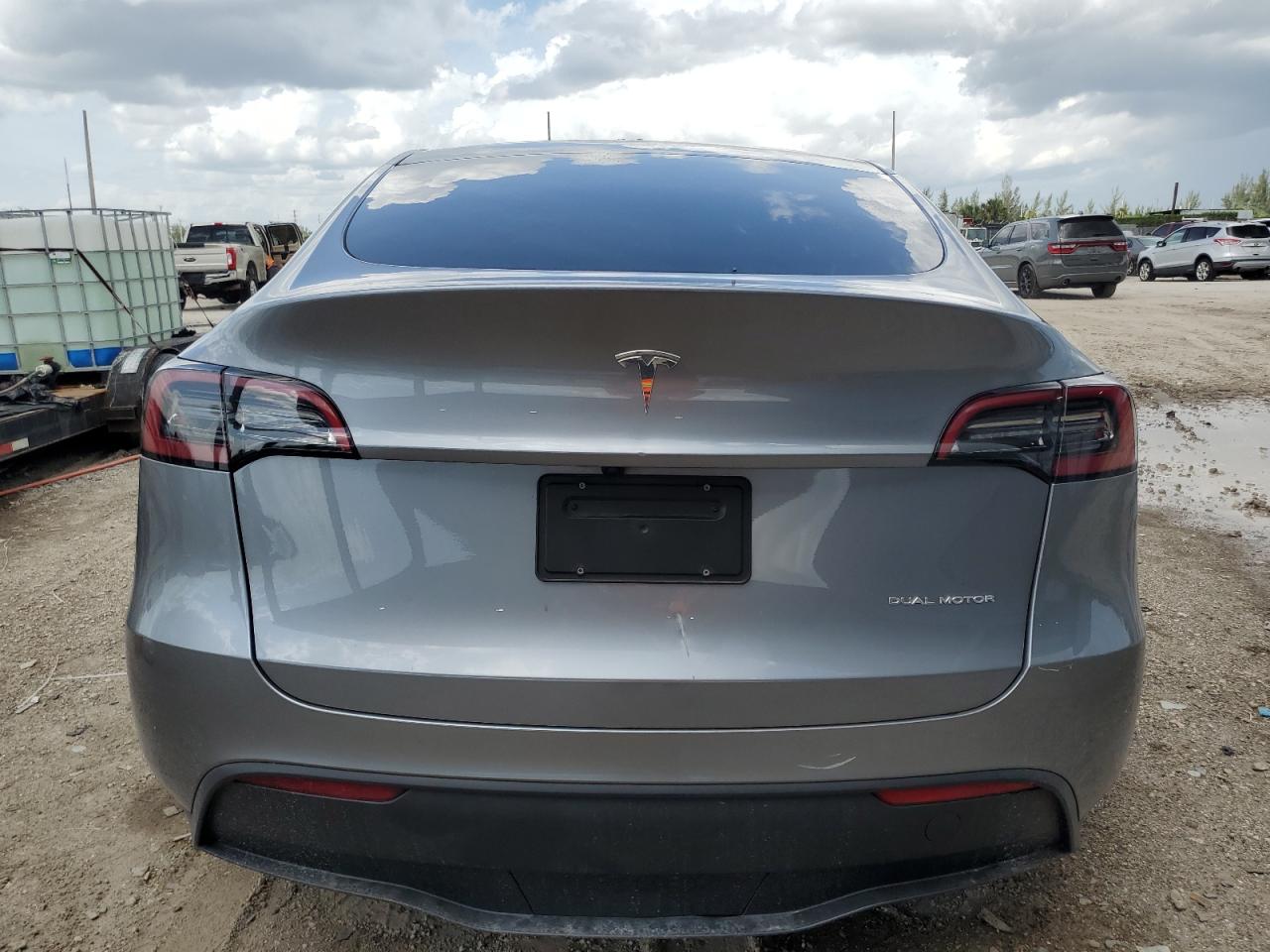 2025 Tesla Model Y VIN: 7SAYGDEE7SA348733 Lot: 70405155