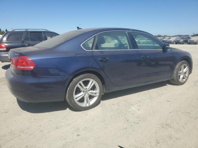 Sedans VOLKSWAGEN PASSAT 2014 Blue