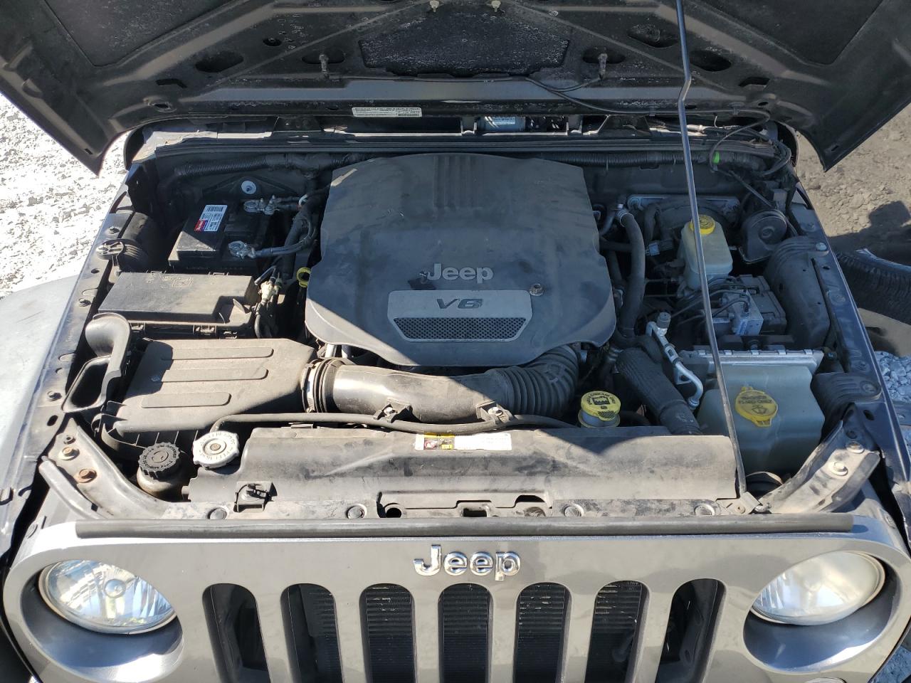 2014 Jeep Wrangler Unlimited Sport VIN: 1C4BJWDG2EL232220 Lot: 69605925