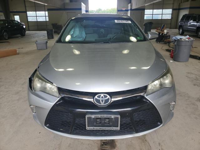  TOYOTA CAMRY 2016 Srebrny
