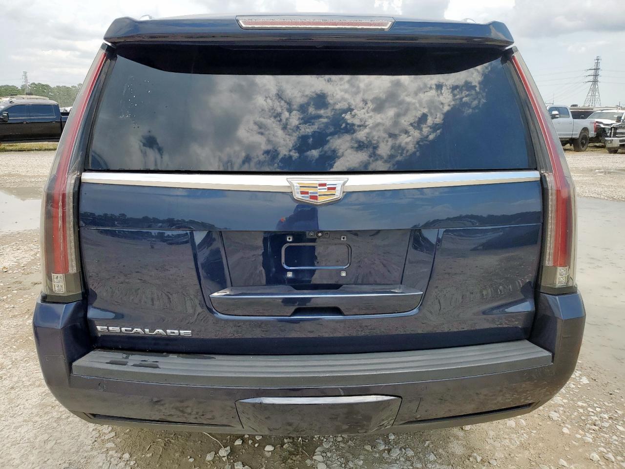 2017 Cadillac Escalade Premium Luxury VIN: 1GYS4CKJ7HR143999 Lot: 69984655