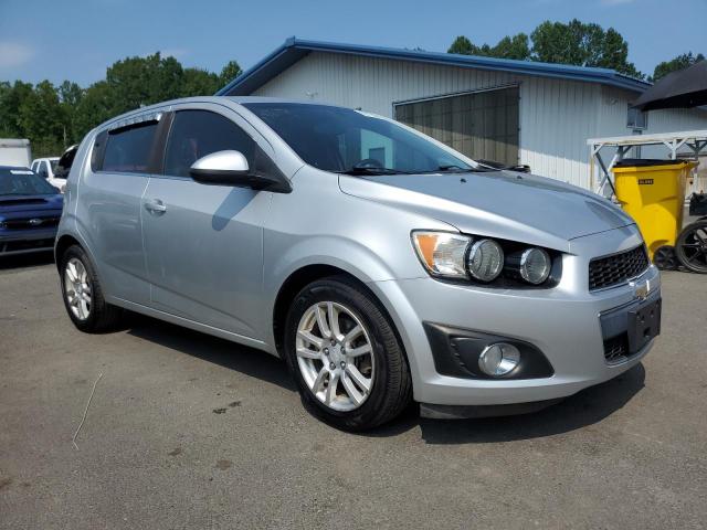 Hatchbacks CHEVROLET SONIC 2015 Srebrny