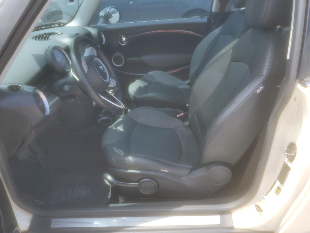 WMWMF3C51ATZ21892 2010 Mini Cooper