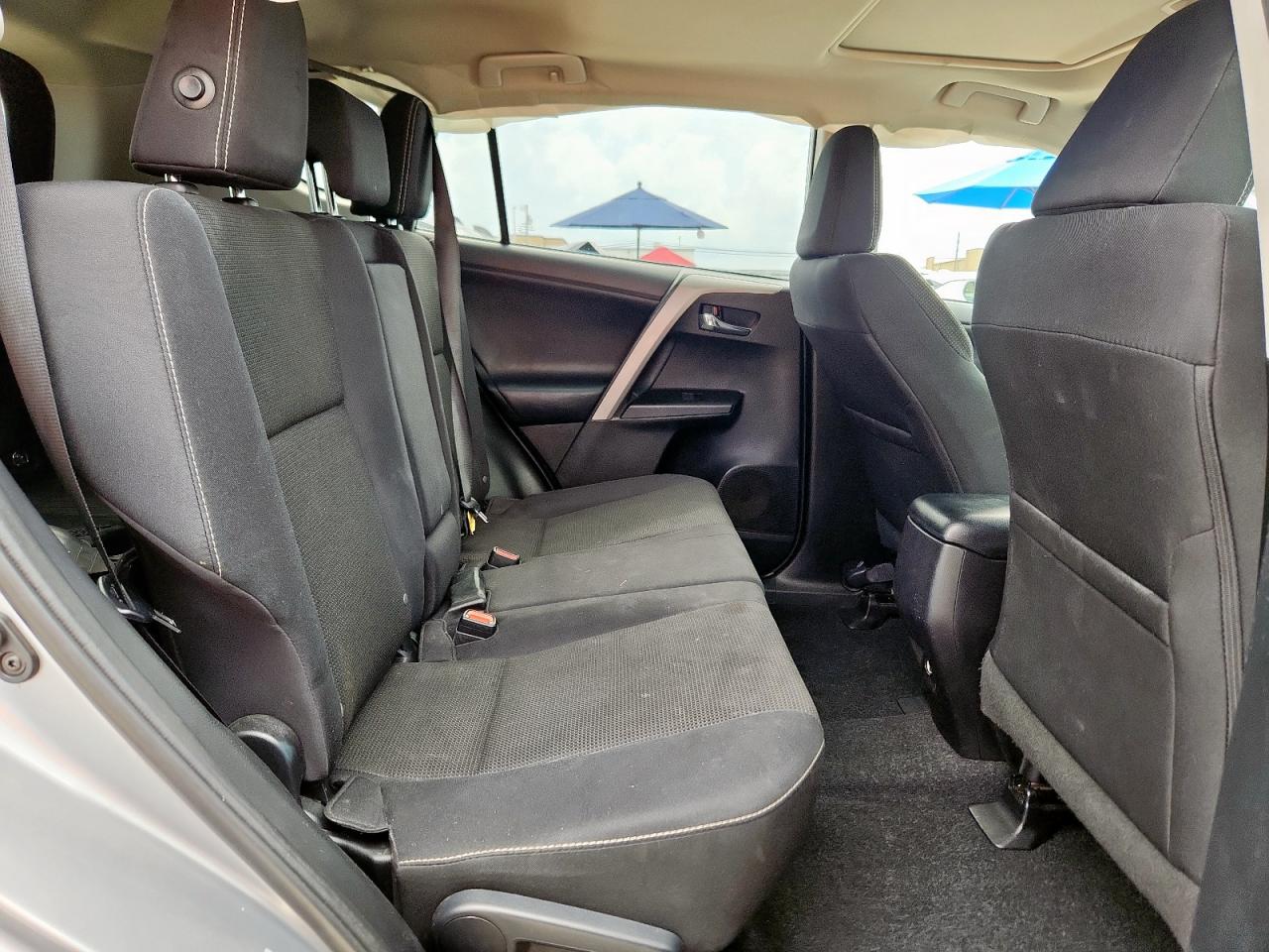 2017 Toyota Rav4 Xle VIN: 2T3RFREV8HW643184 Lot: 68572145