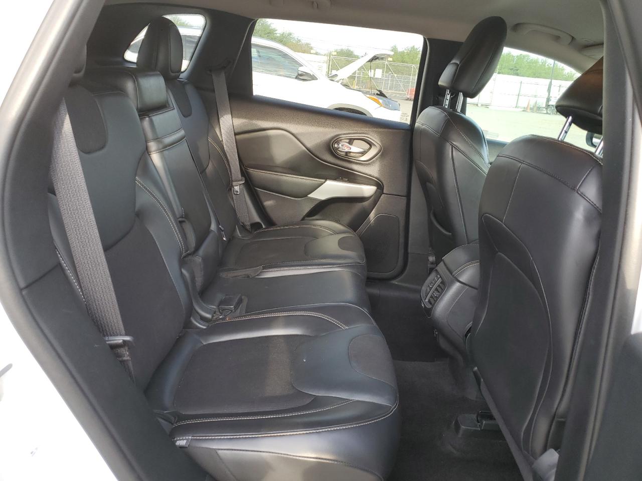 2018 Jeep Cherokee Latitude Plus VIN: 1C4PJLLB1JD576961 Lot: 70883745