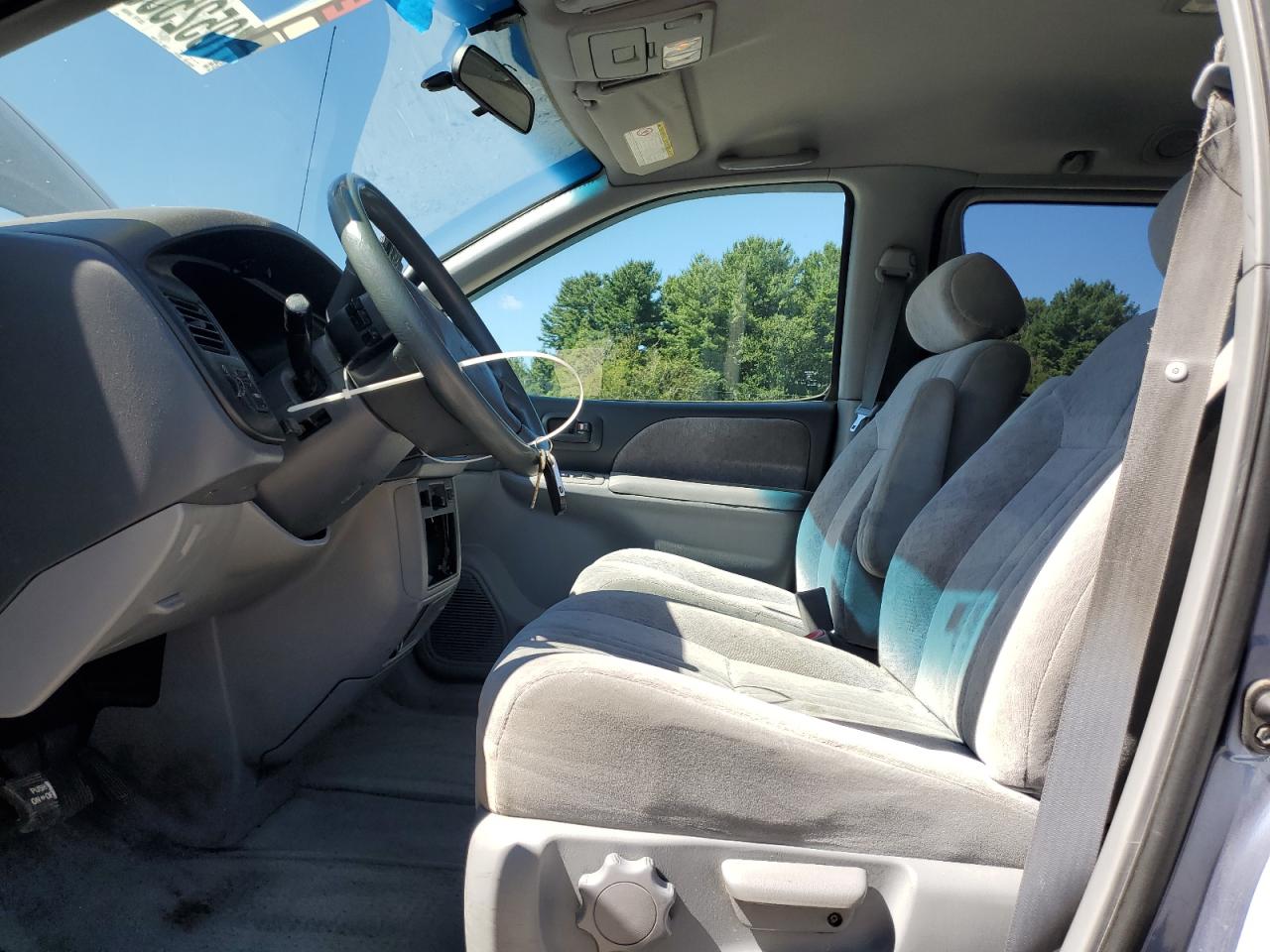 1999 Toyota Sienna Le VIN: 4T3ZF13C3XU092826 Lot: 70525095