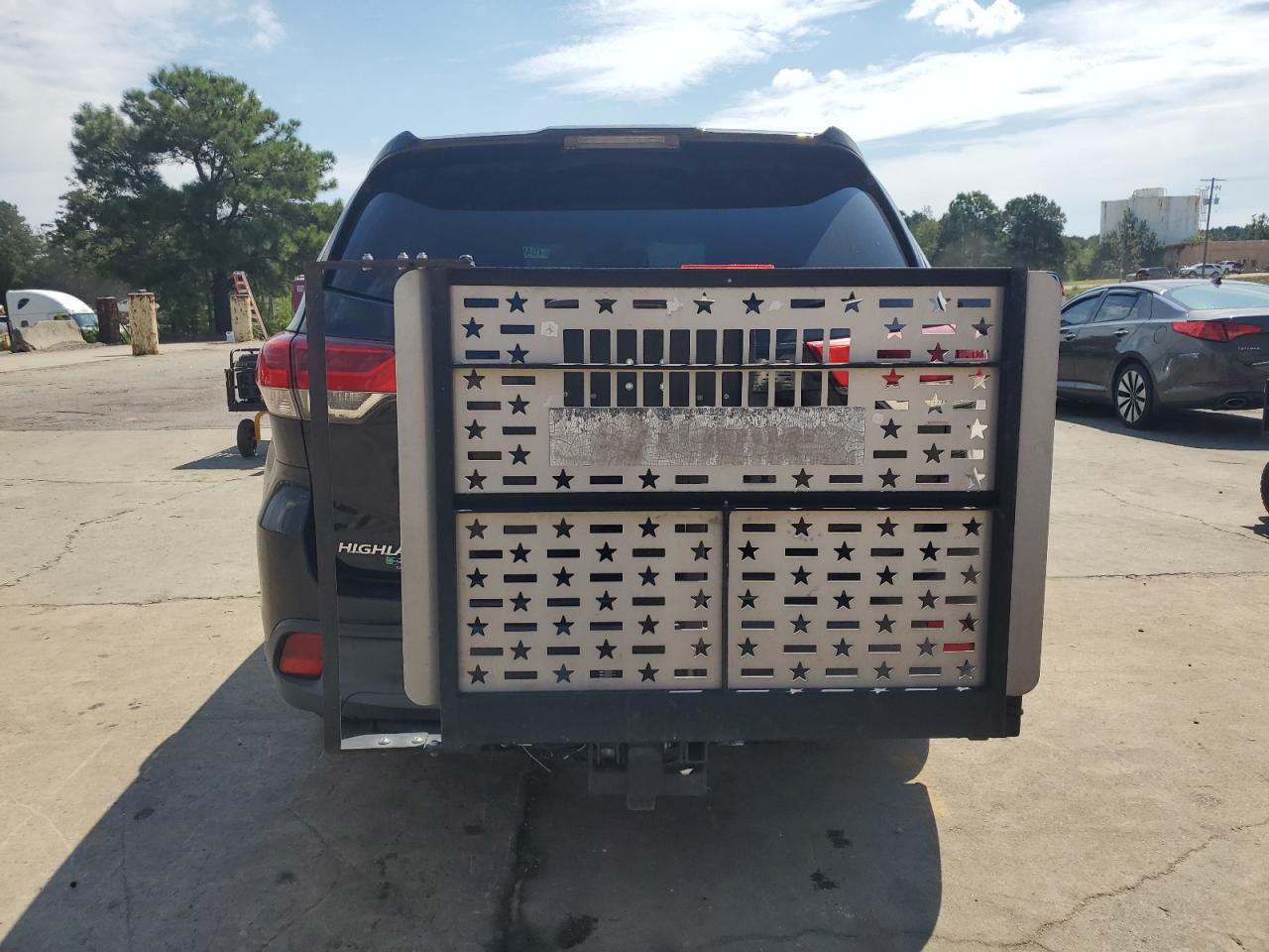 2018 Toyota Highlander Le VIN: 5TDZZRFH5JS237287 Lot: 70498235