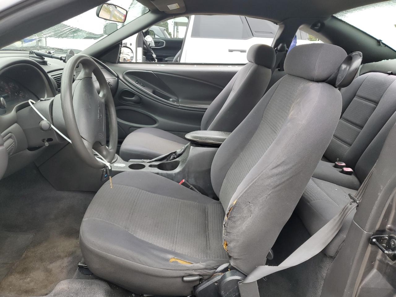 2004 Ford Mustang VIN: 1FAFP404X4F102320 Lot: 69844875
