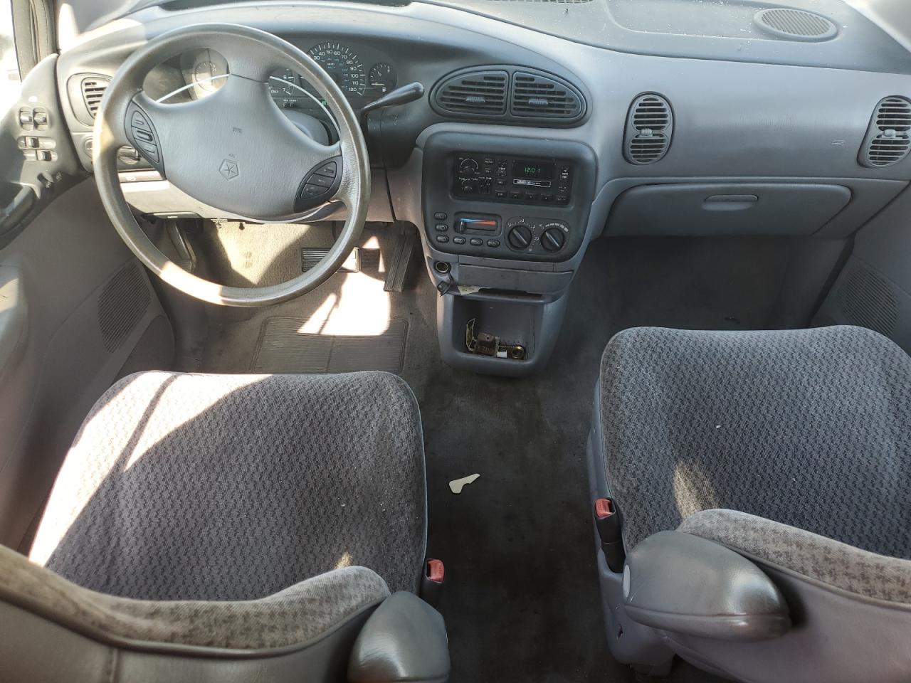 2000 Chrysler Voyager VIN: 2C4GJ2538YR896169 Lot: 69272675