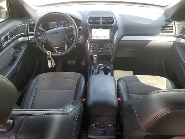 Parquets FORD EXPLORER 2017 Biały