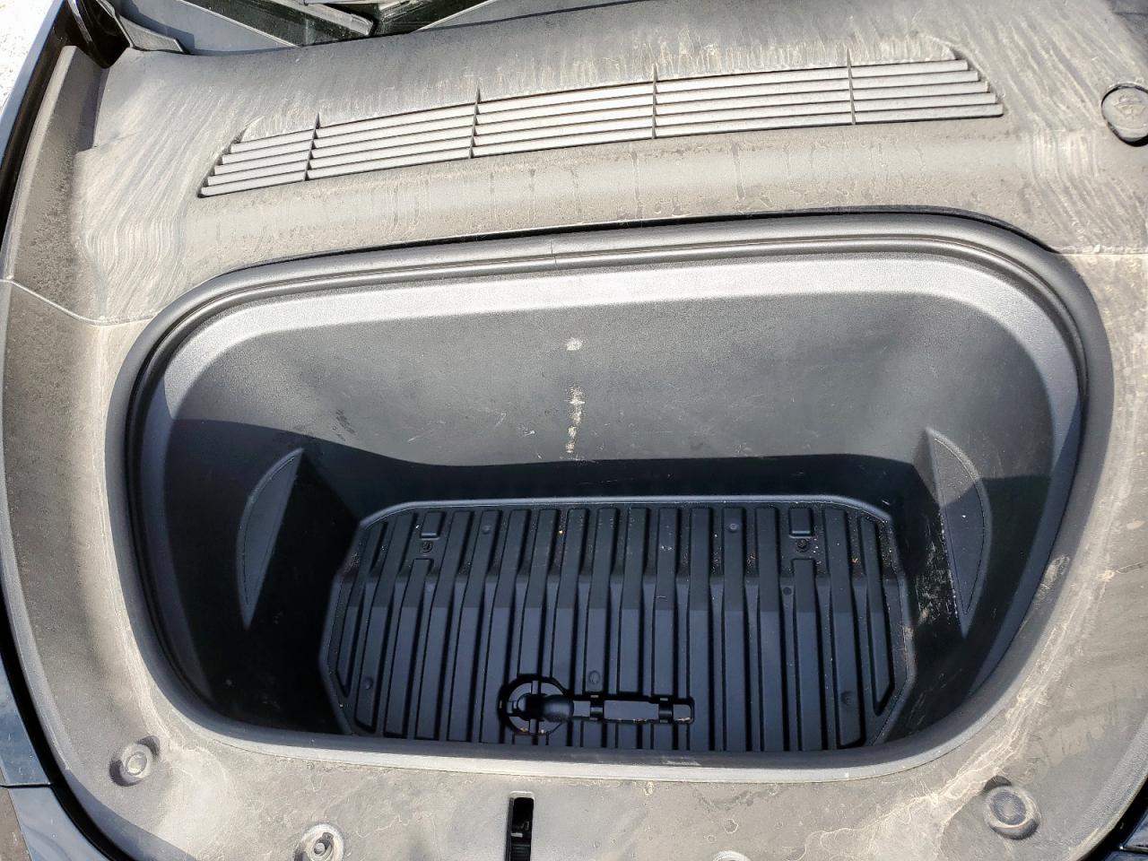 2024 Tesla Model Y VIN: 7SAYGDEE3RF065498 Lot: 68534015