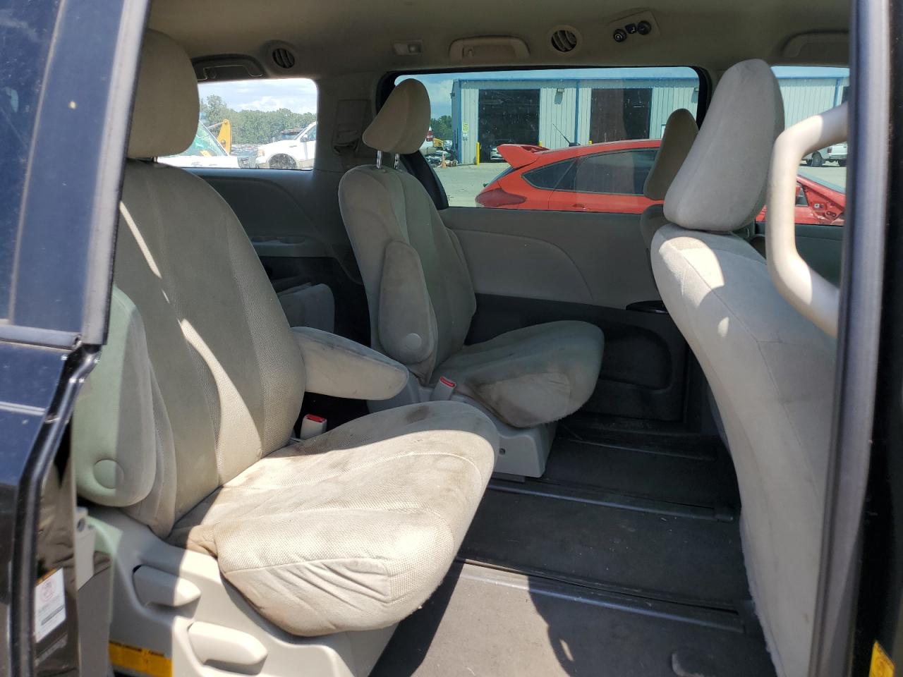 2011 Toyota Sienna VIN: 5TDZK3DC7BS023427 Lot: 68322925