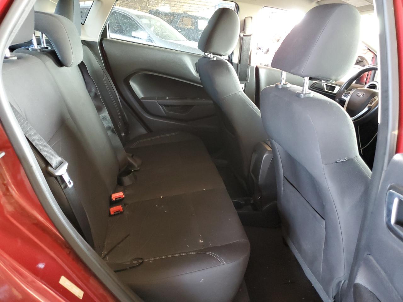 3FADP4EJ5FM181811 2015 Ford Fiesta Se