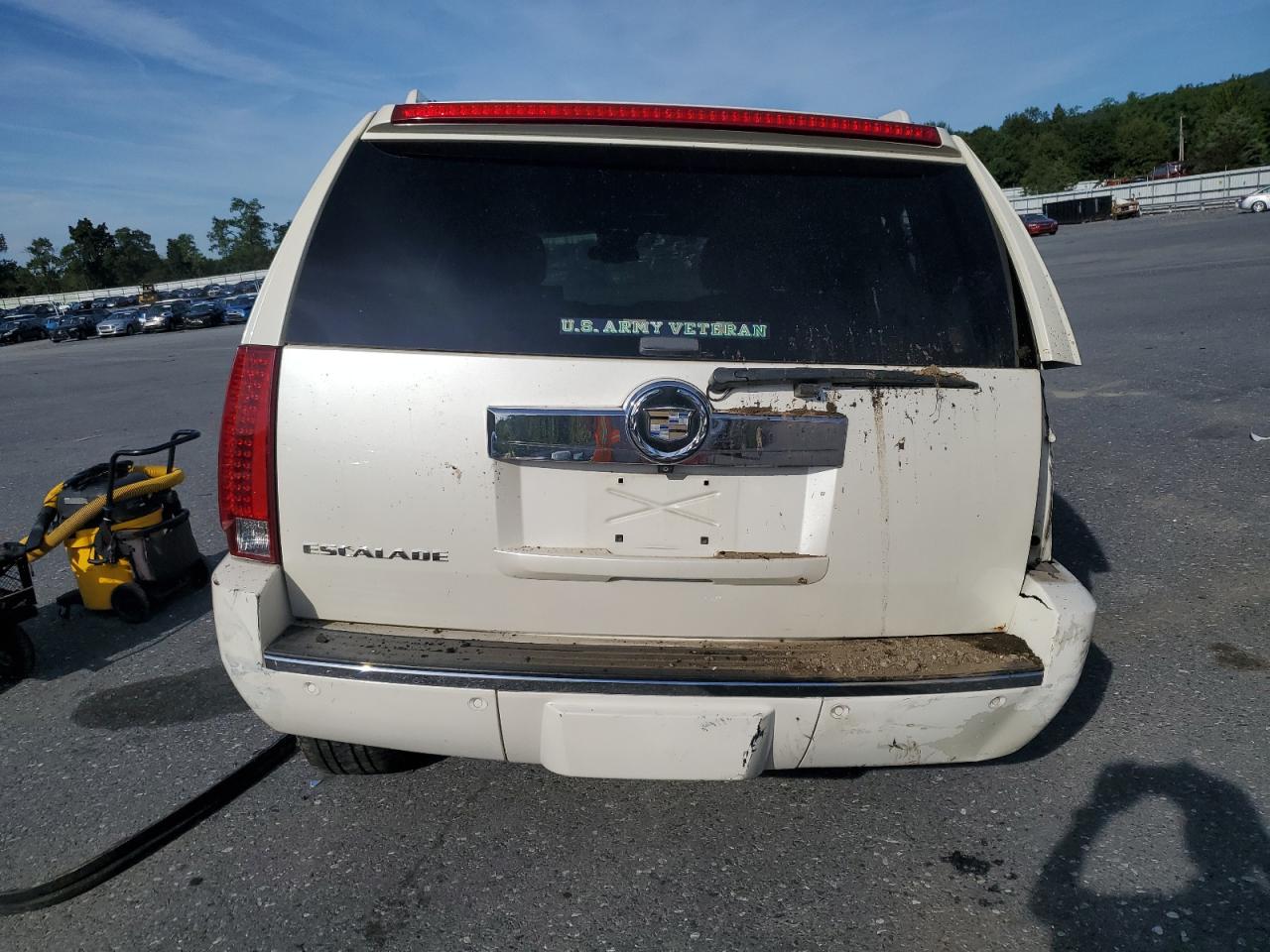 2010 Cadillac Escalade Luxury VIN: 1GYFK63857R325624 Lot: 70878715