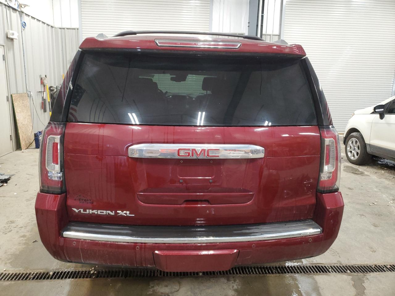 2017 GMC Yukon Xl Denali VIN: 1GKS2HKJ2HR119705 Lot: 70744035