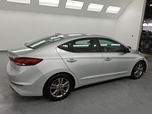  HYUNDAI ELANTRA 2018 Серебристый