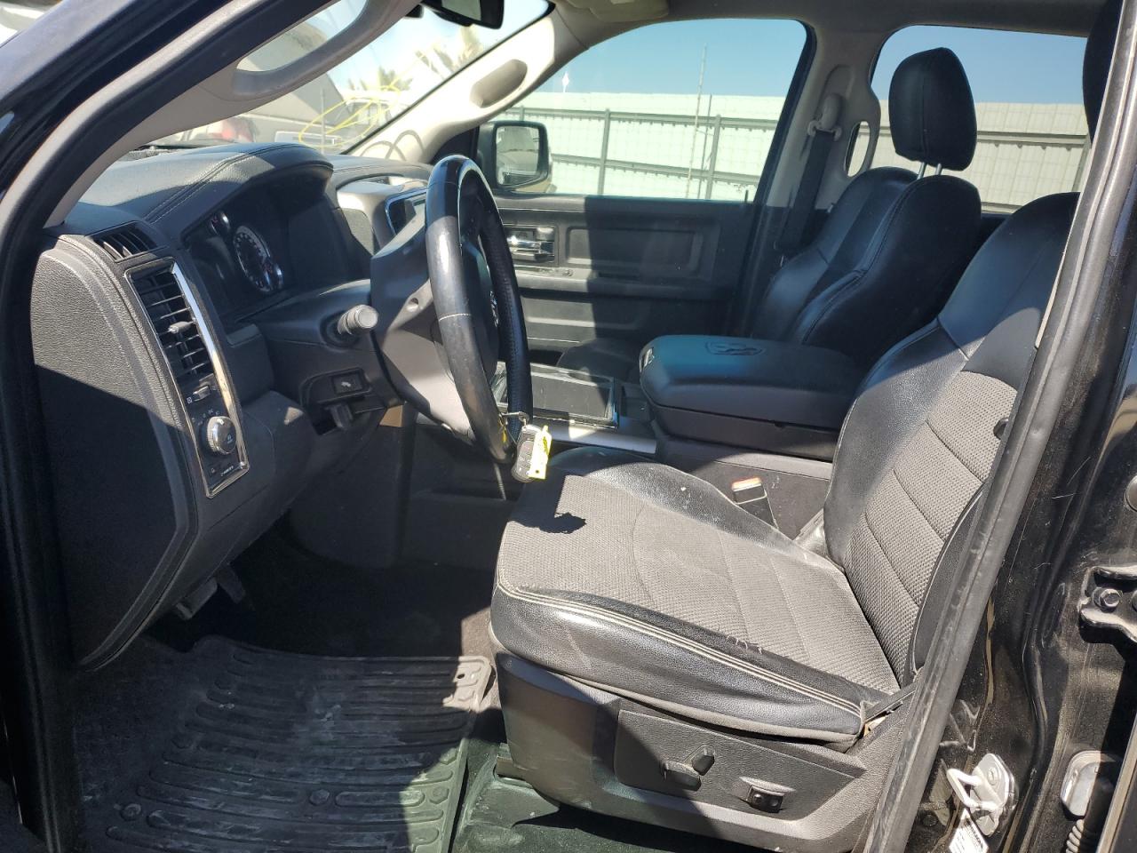 1C6RR6UT1ES272208 2014 Ram 1500 Sport