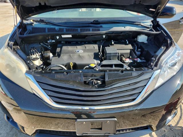 2013 TOYOTA SIENNA LE  