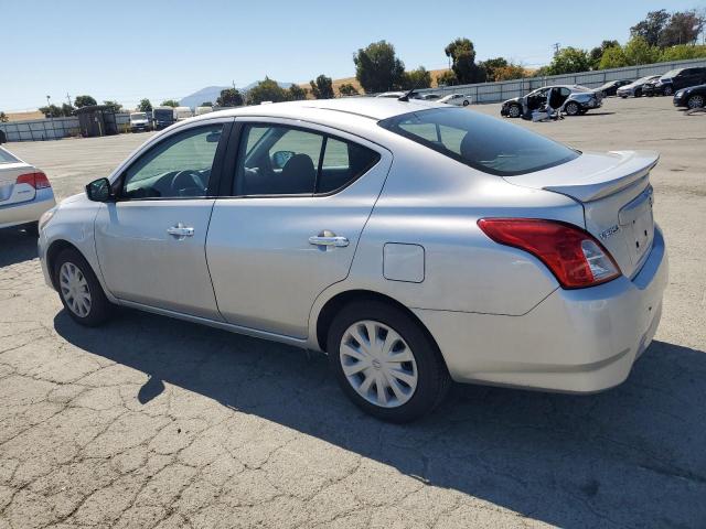  NISSAN VERSA 2019 Srebrny
