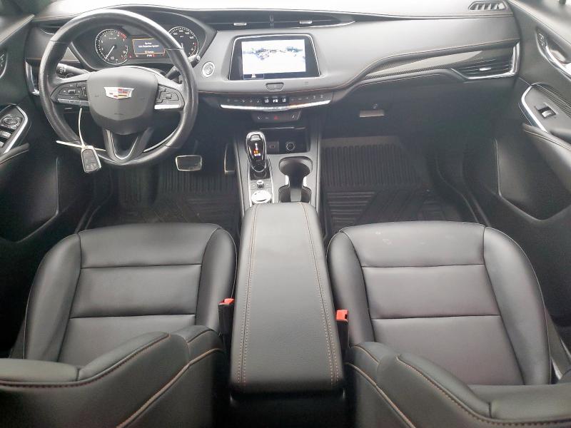  CADILLAC XT4 2021 Серебристый