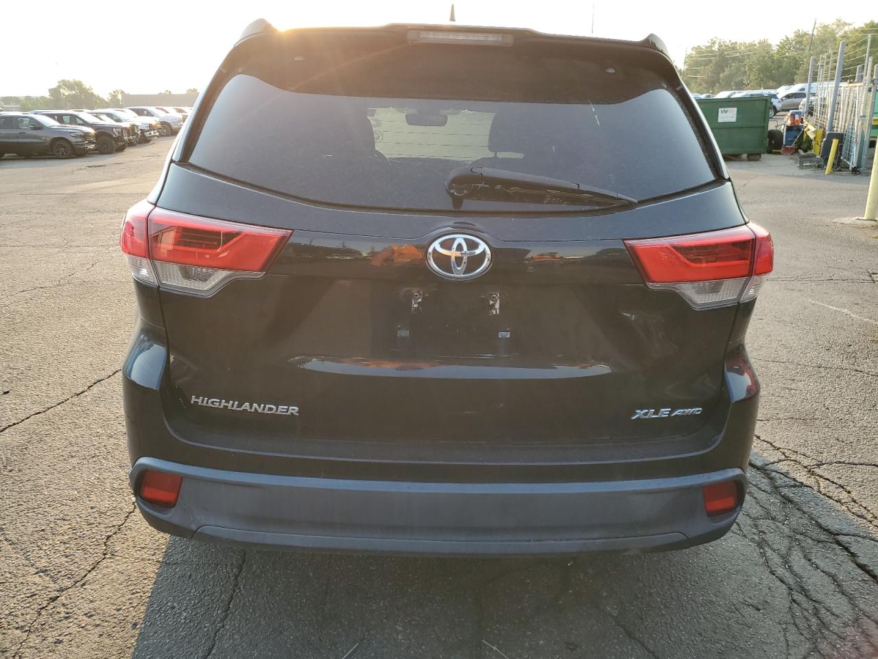 2018 Toyota Highlander Se VIN: 5TDJZRFH0JS859325 Lot: 68971055