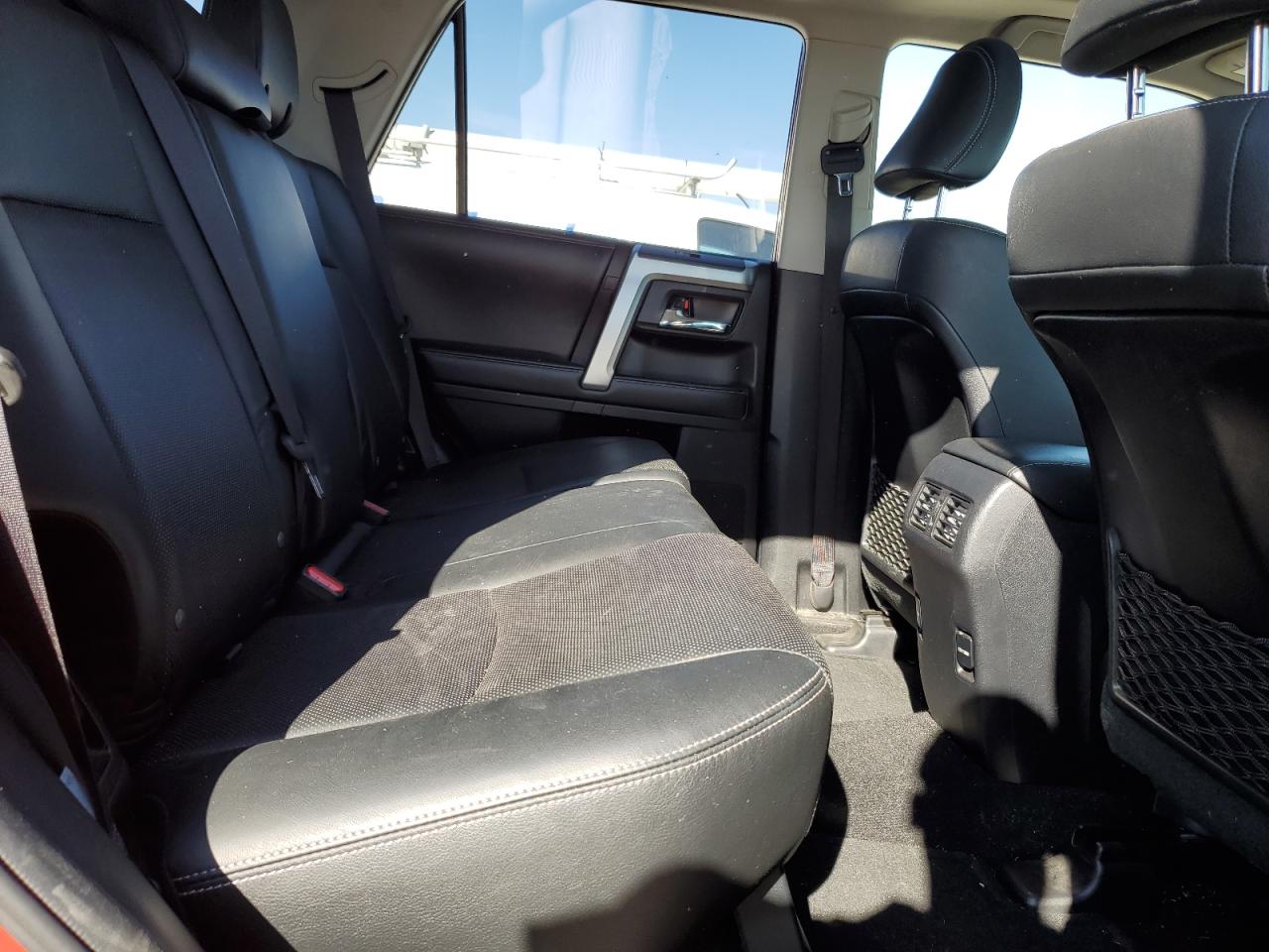 2018 Toyota 4Runner Sr5/Sr5 Premium VIN: JTEBU5JR4J5588119 Lot: 70720335