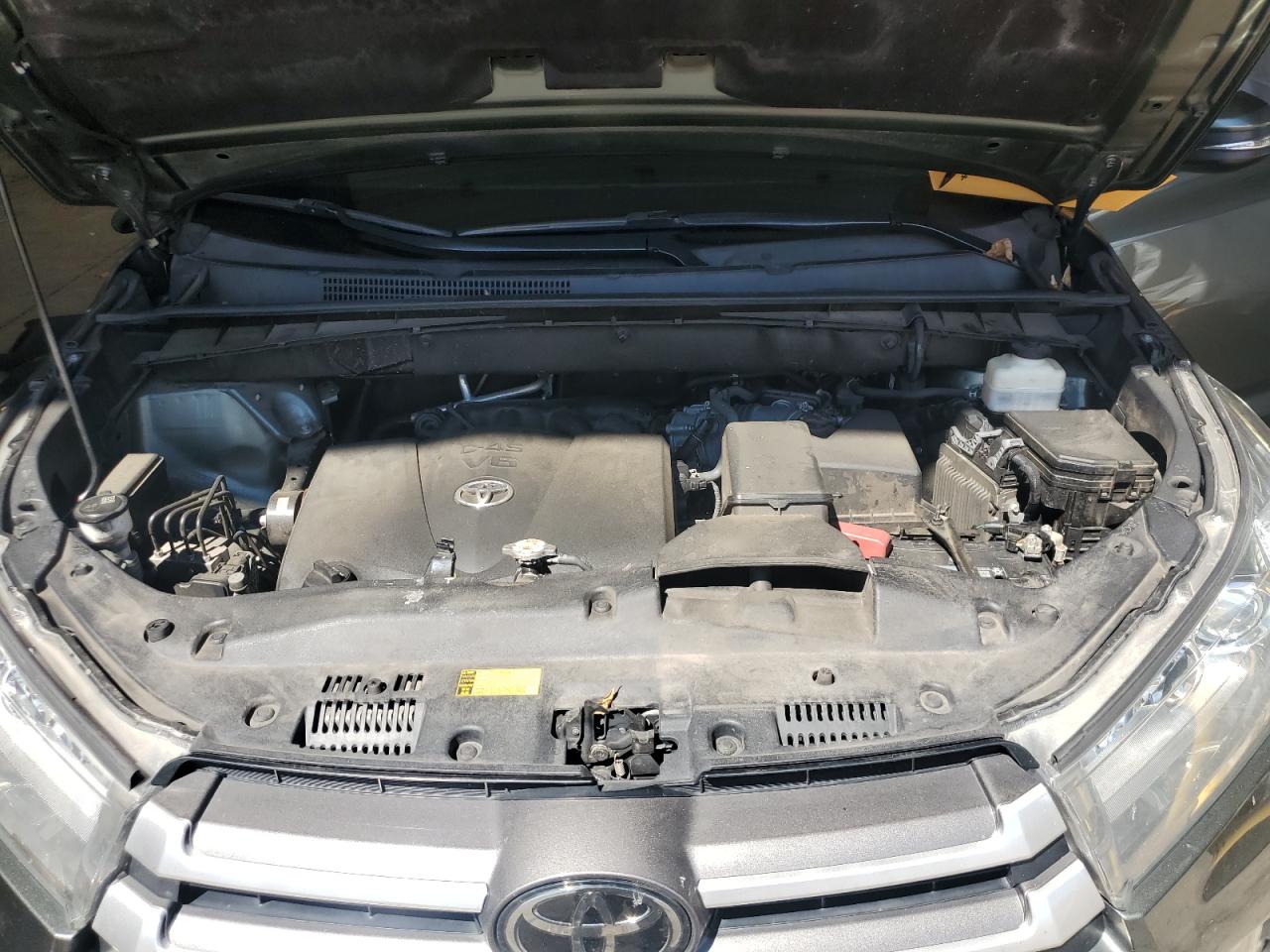 2018 Toyota Highlander Se VIN: 5TDJZRFH8JS867074 Lot: 70339065