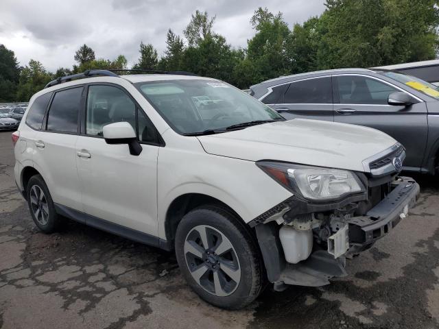  SUBARU FORESTER 2017 Белы