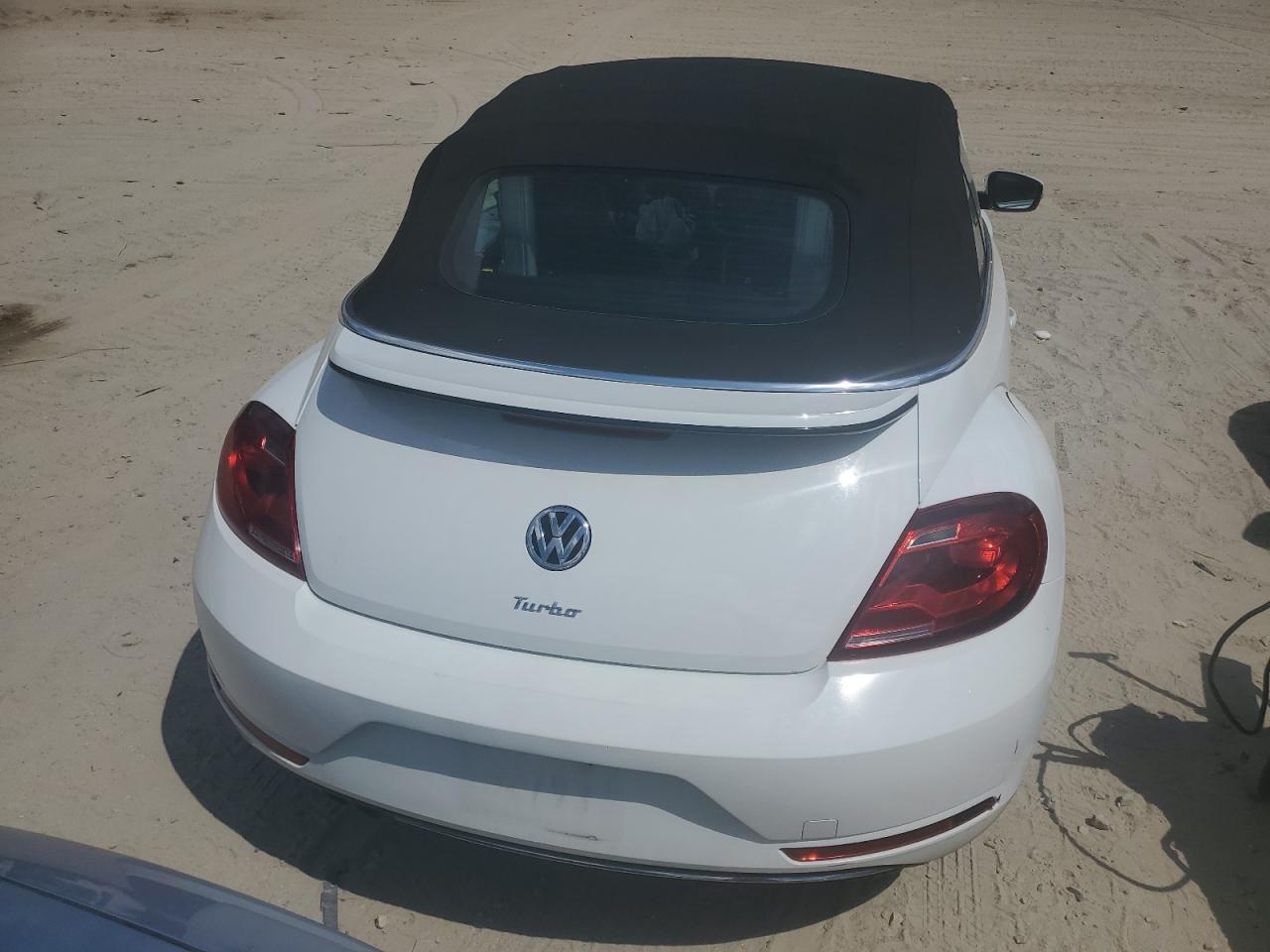 2018 Volkswagen Beetle S VIN: 3VW5DAAT2JM502304 Lot: 68676005