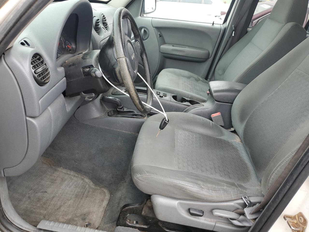 2007 Jeep Liberty Sport VIN: 1J4GL48K57W694592 Lot: 68616095