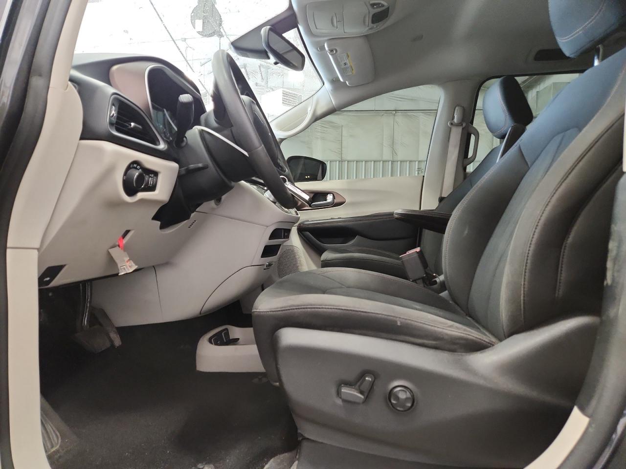 2017 Chrysler Pacifica Touring VIN: 2C4RC1DG8HR502736 Lot: 70742535