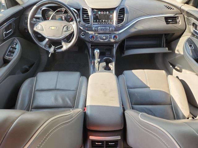 Sedans CHEVROLET IMPALA 2017 Srebrny
