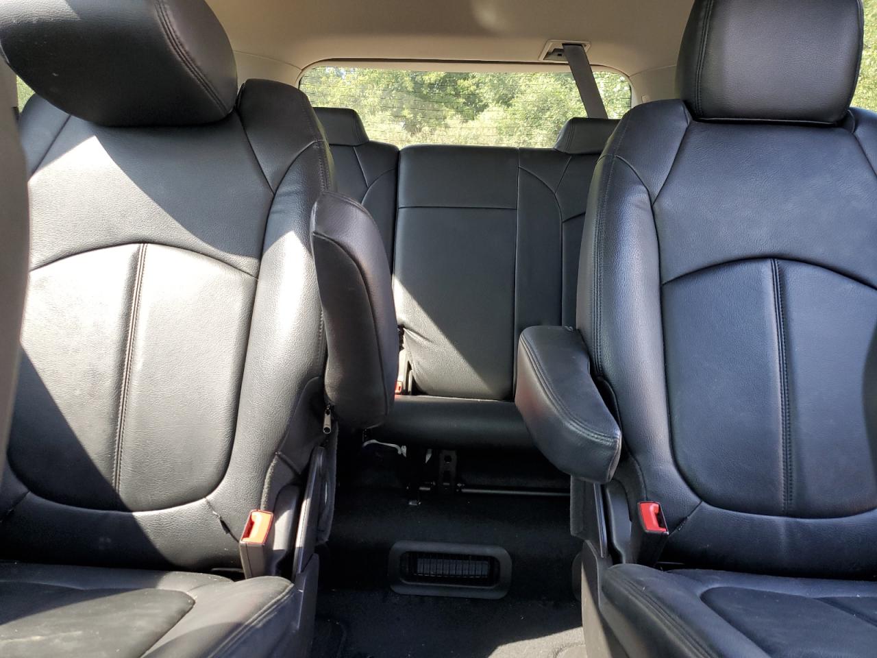 2015 Chevrolet Traverse Lt VIN: 1GNKRGKD2FJ302388 Lot: 70195265