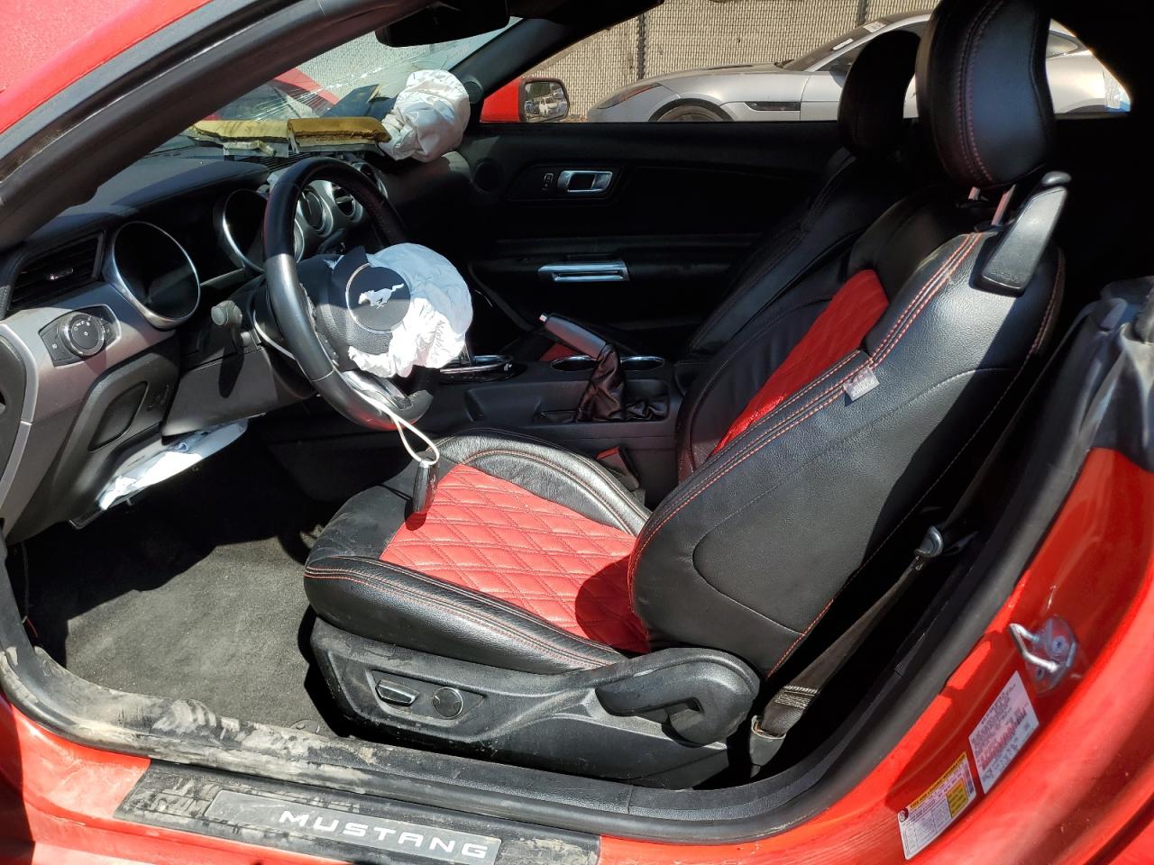 1FATP8UH2K5109787 2019 Ford Mustang