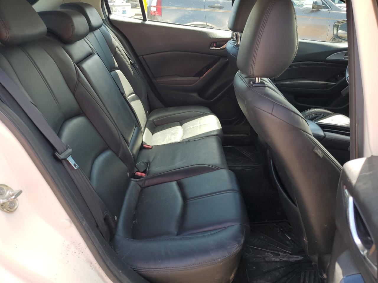 2018 Mazda 3 Touring VIN: 3MZBN1L36JM241949 Lot: 69501395