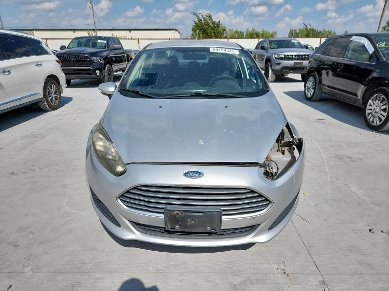 FORD FIESTA 2016 Серебристый