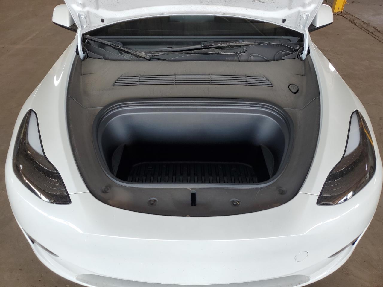 2024 Tesla Model Y VIN: 7SAYGDED7RF103614 Lot: 70199445