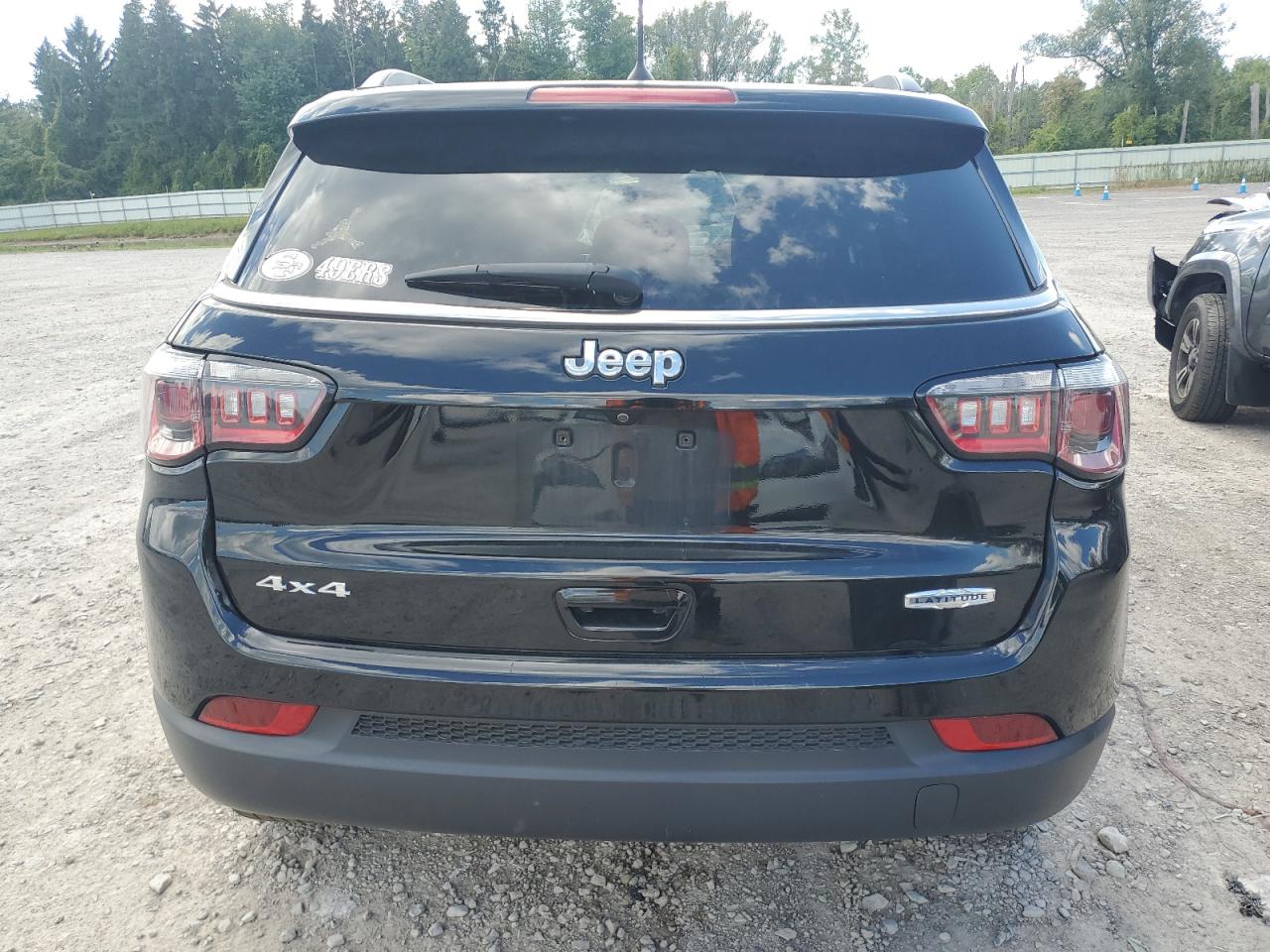 2018 Jeep Compass Latitude VIN: 3C4NJDBB9JT265075 Lot: 70225935